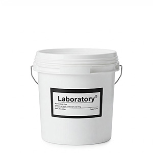 Produktbeispiel: Weißer Eimer mit Deckel trägt ein schwarz-weißes Etikett mit der Aufschrift "Laboratory"
