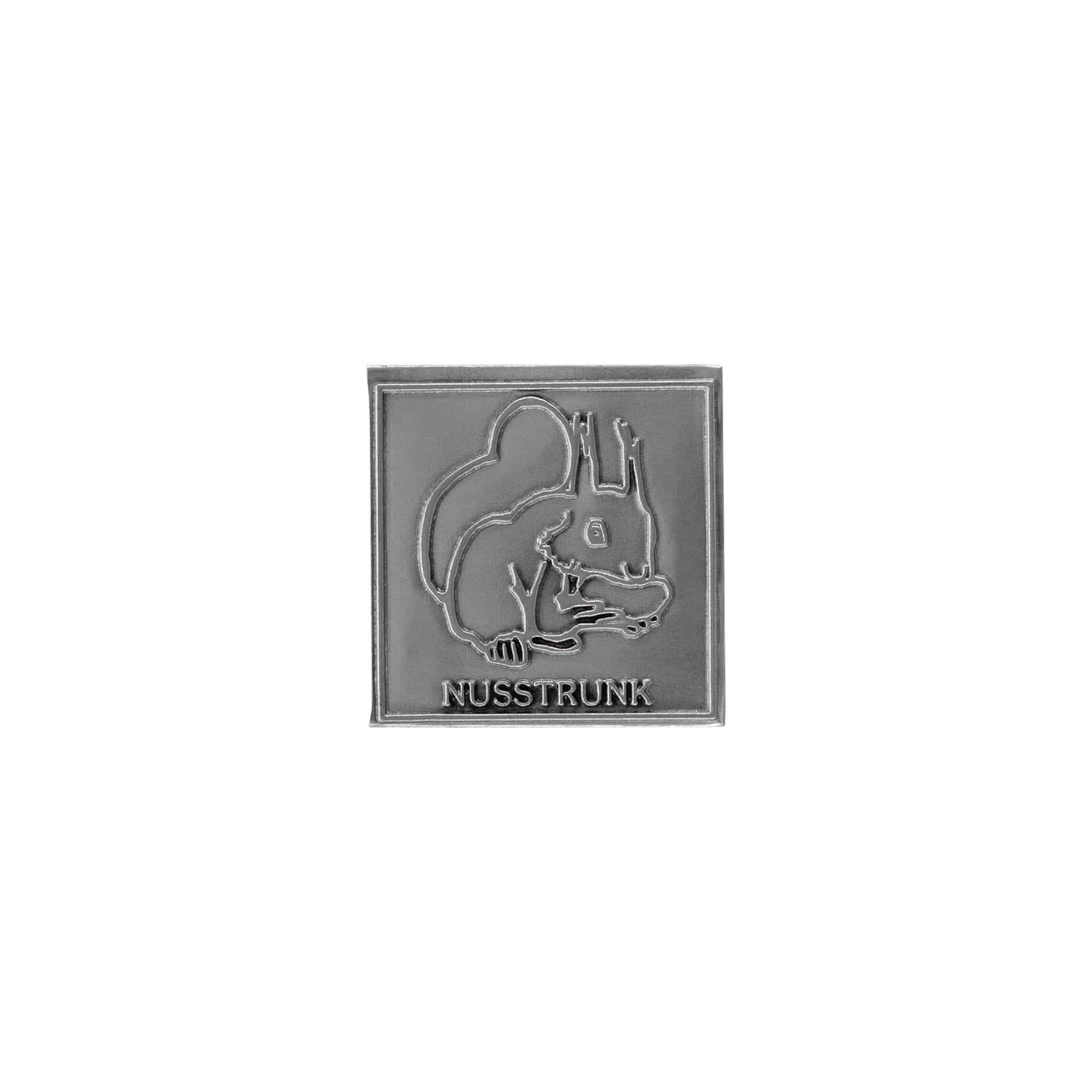 Zinnetikett „Nusstrunk“, quadratisch, Metall, silber